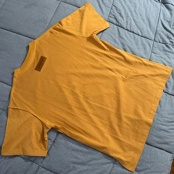 Louis Vuitton Embossed LV T-Shirt - Picture 7 of 9